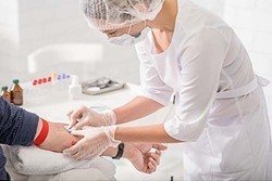 人工授精（IUI）和试管婴儿（IVF）都可以助孕，我选择哪种比较好